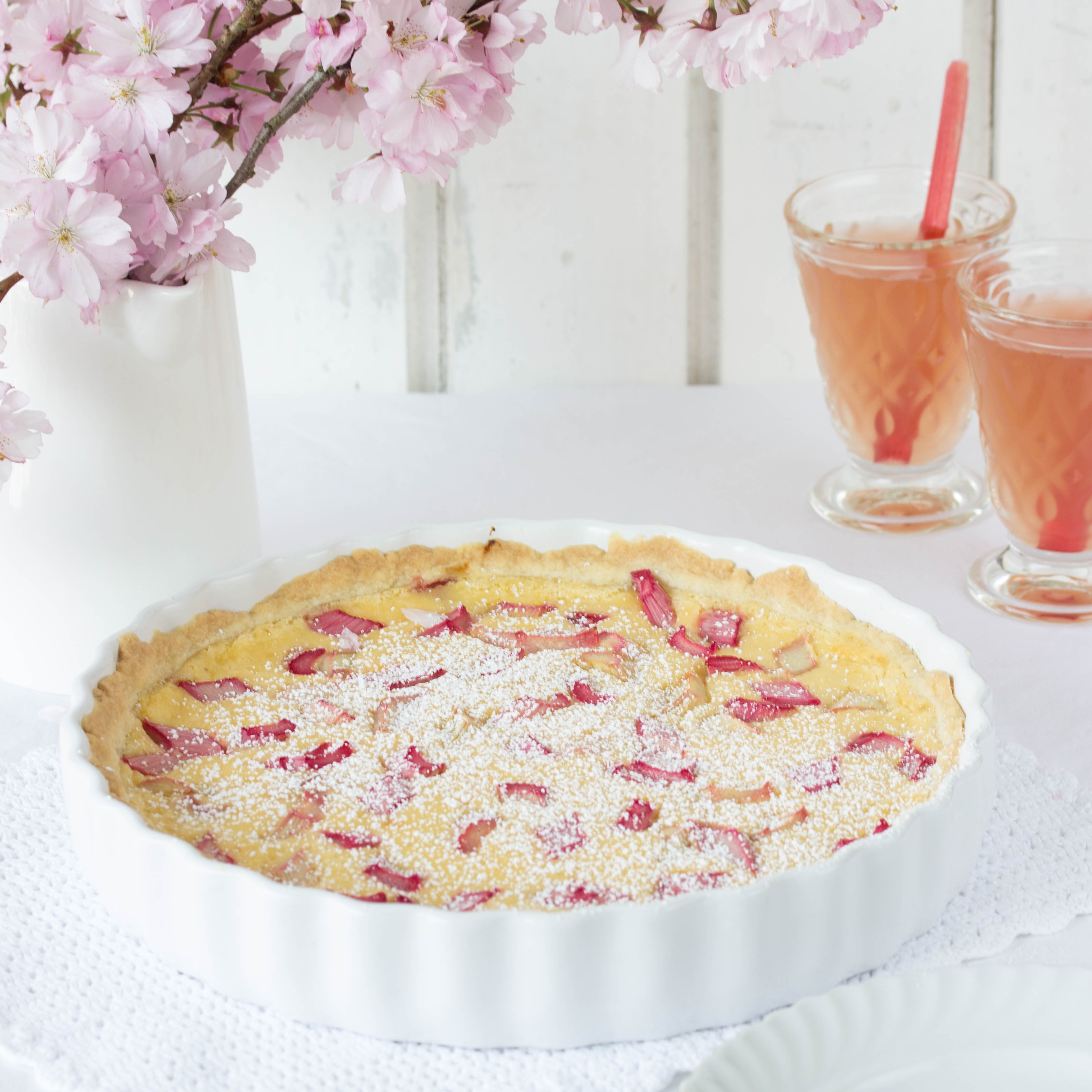 Einfaches Rhabarber Pudding Tarte Rezept backen Frühling #rhubarb #rhabarber #tarte | Emma´s Lieblingsstücke