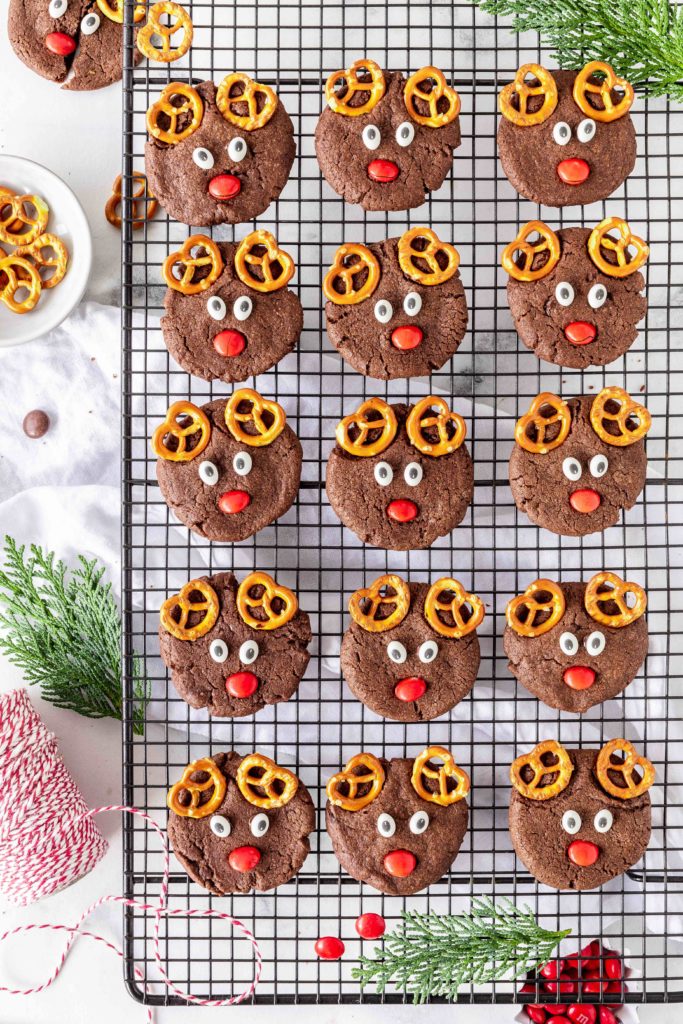 Reindeer Cookies Rezept Rentiere einfach backen Weihnachten lecker #christmascookies #cookies #christmas #reindeer #rentierkekse #cupcakes #popsicles