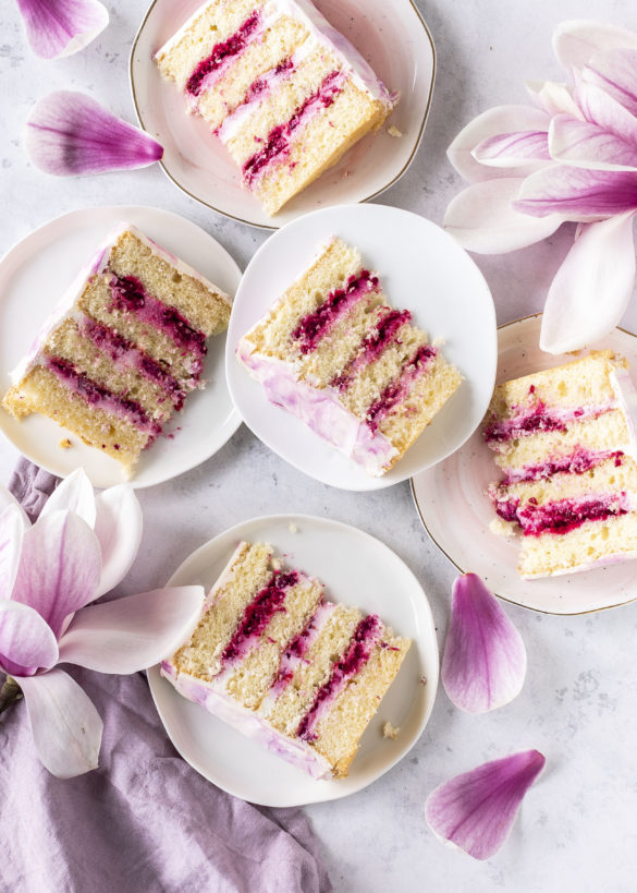 Rezept: Magnolien Torte mit Himbeer Joghurt und Quark backen Frühling lecker einfach fruchtig #torte #magnolien #himbeeren #cake #backen #rezept | Emma´s Lieblingsstücke