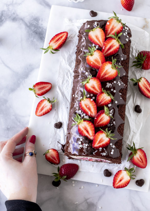 Leckeres Rezept: Erdbeer Schokoladen Biskuitrolle backen mit Quark cakeroll Torte Kuchen #biskuitrolle #erdbeeren #torte foodblog #foodphotgraphy #foodstyling #backen #cake | Emma´s Lieblingsstücke