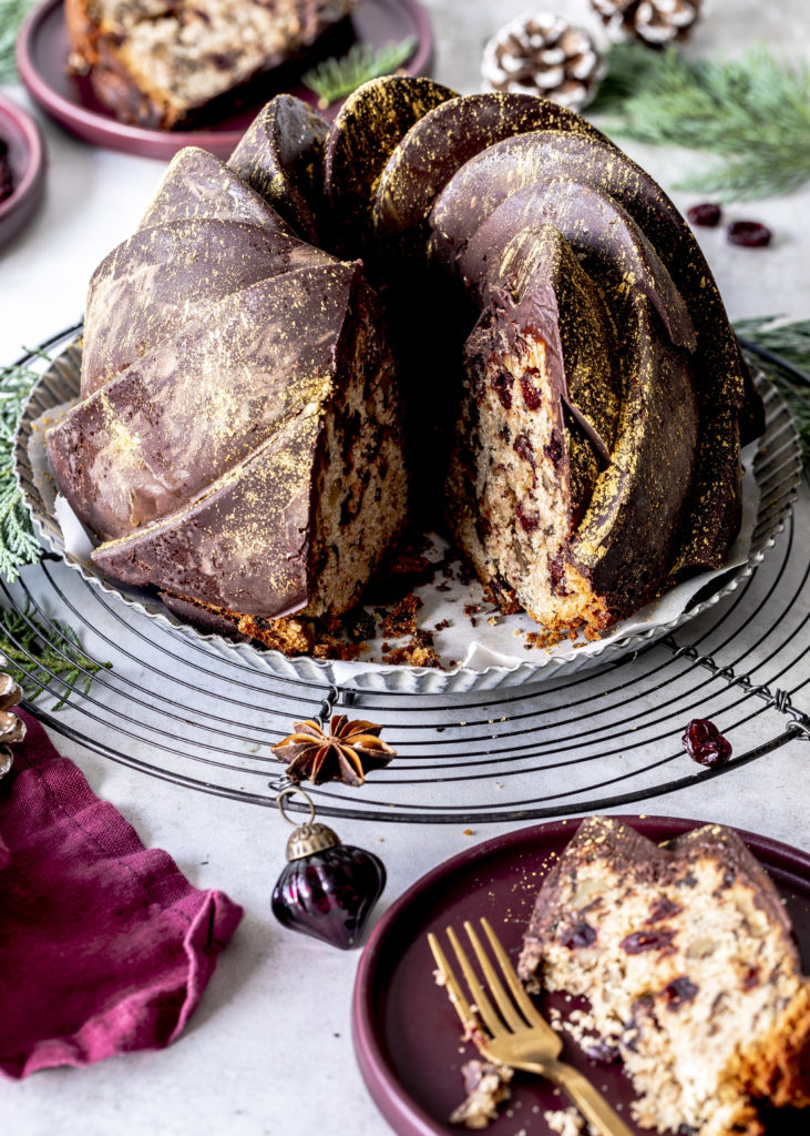 Gewürz Gugelhupf Rezept mit Walnüssen Zimt Cranberries und Schokolade backen perfekt für Weihnachten und Advent #gugelhupf #bundtcake #christmas #weihnachten #advent #backen #kuchen #nüsse Emma´s Lieblingsstücke