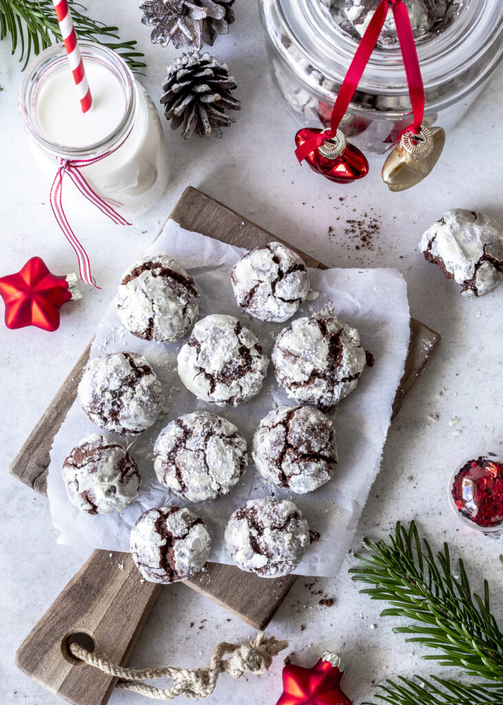 Chocolate Crackle Cookies. Schoko Schneebälle backen. Plätzchen. Weihnachten. backen. Schokolade. Emmas Lieblingsstücke