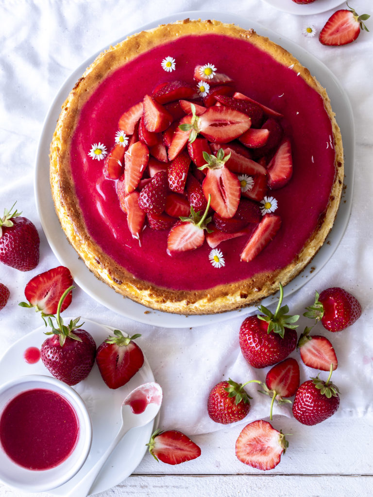 Rezept: Erdbeer Käsekuchen mit Keksboden backen Einfach lecker schnell gemacht Cheesecake #cheesecake #erdbeeren #backen #Käsekuchen foodblog foodblogger food Photograph | Emma´s Lieblingsstücke