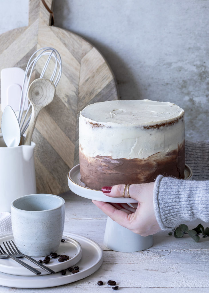 Kaffee Karamell Drip Cake Rezept backen mit Schokolade Espresso und Karamell und Baiser Geburtstagstorte #dripcake #caramel #torte #cake #karamell #birthdaycake Emma´s Lieblingsstücke