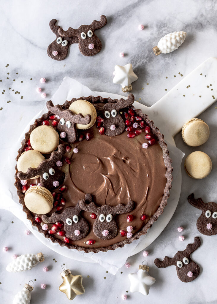 Lebkuchen Schokoladen Tarte Rezept mit Elchen und Preiselbeeren Gingerbread Tarte zu Weihnachten backen Schokomousse #tarte #Schokolade #elche #mousse #christmas #weihnachten Emmas Lieblingsstücke