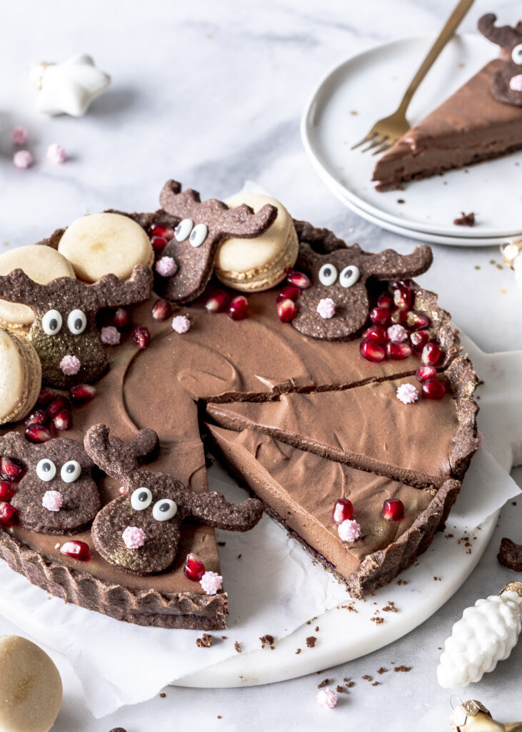 Lebkuchen Schokoladen Tarte Rezept mit Elchen und Preiselbeeren Gingerbread Tarte zu Weihnachten backen Schokomousse  #tarte #Schokolade #elche #mousse #christmas #weihnachten Emmas Lieblingsstücke
