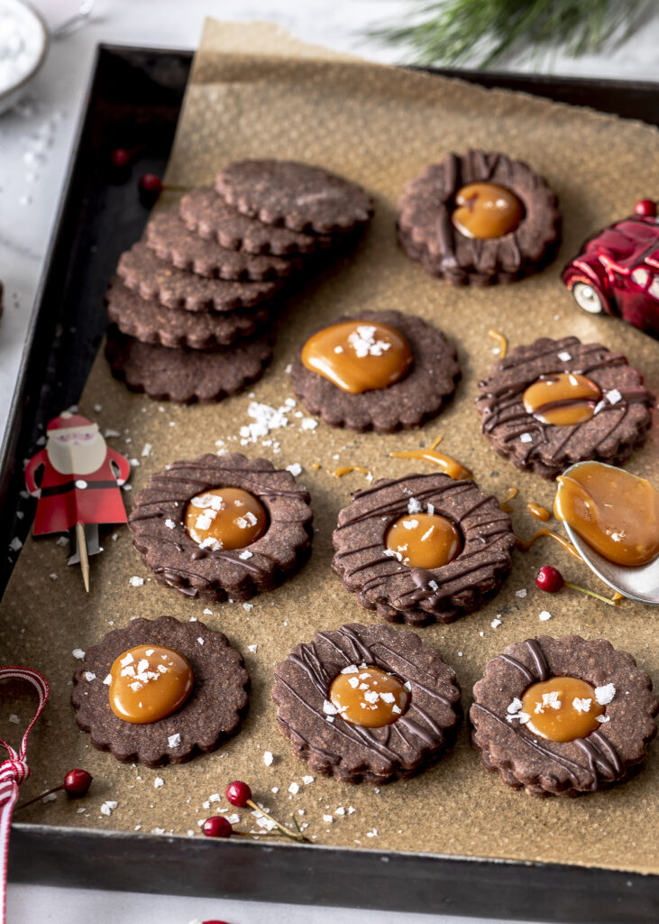 chokoladen Spitzbuben mit Salted Caramel Rezept Plätzchen backen Karamell Weihnachten