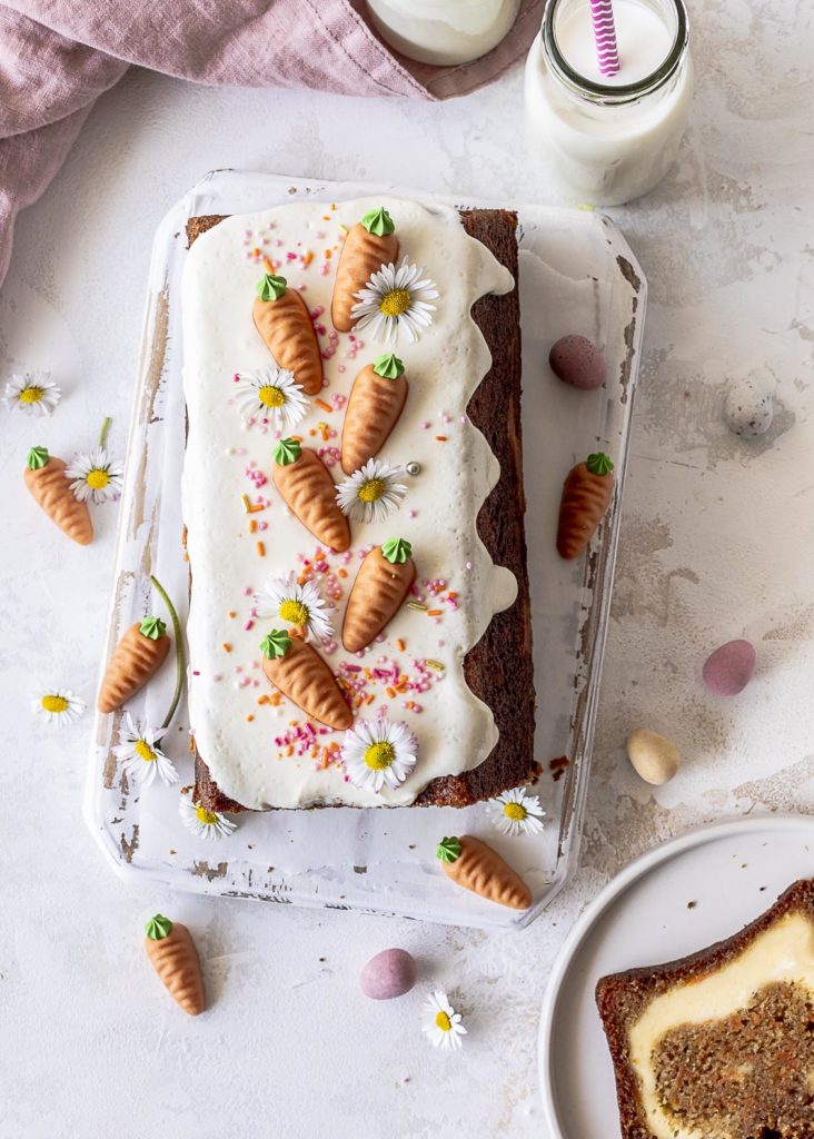 Carrot Cake mit Cheesecake Füllung backen Möhrenkuchen Karottenkuchen Kastenkuchen Ostern Käsekuchen Emmas Lieblingsstück