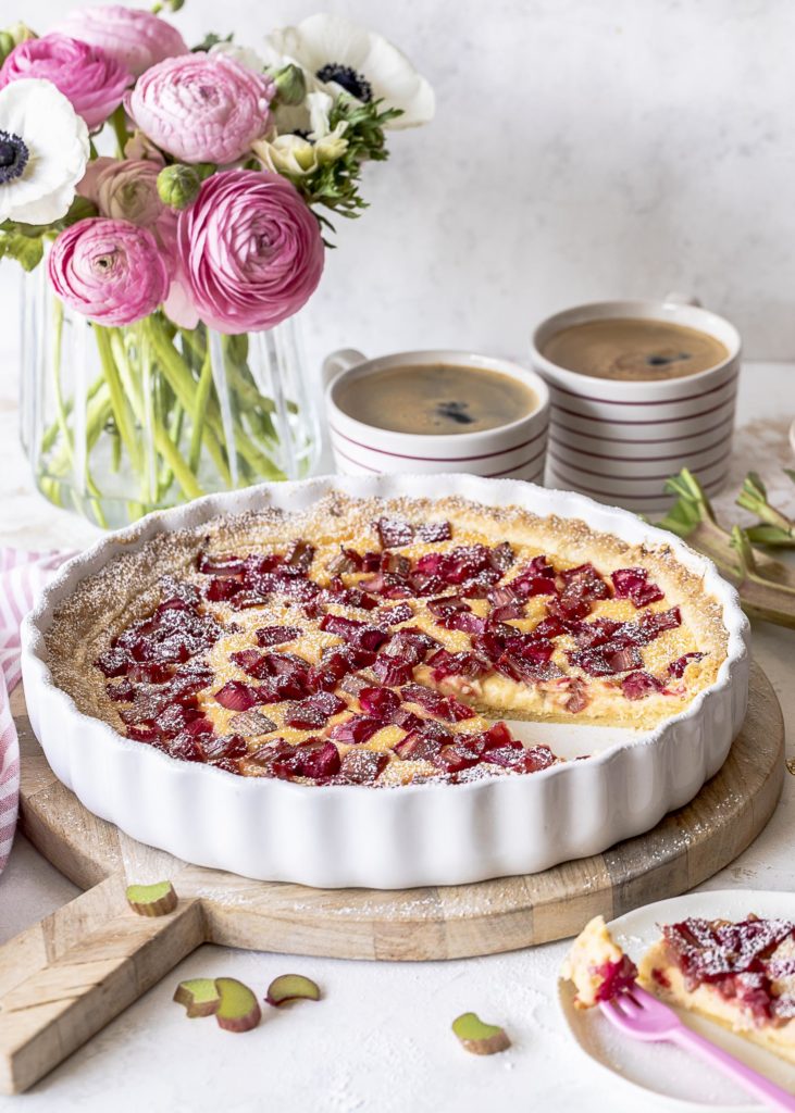 Rhabarber Pudding Tarte - Ein einfaches Rezept mit selbst gemachtem Pudding #lecker #tarte #pudding #rhubarb Emmas Lieblingsstücke