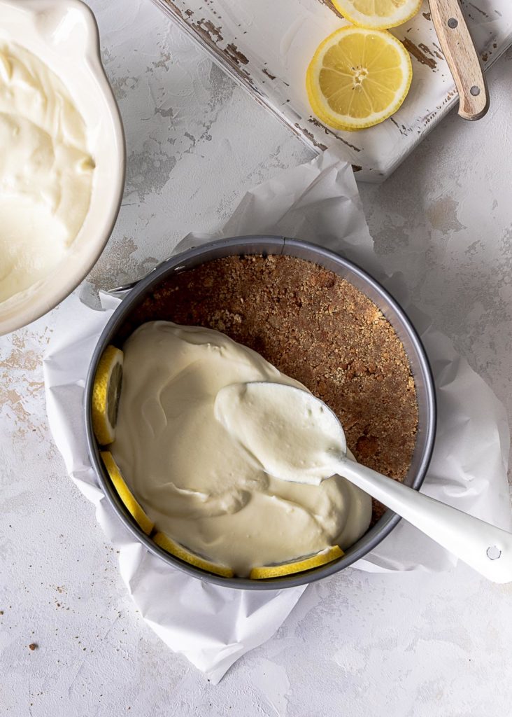 Einfacher Zitronen Cheesecake ohne backen mit Keksboden nobake Rezept Kühlschranktorte Käsekuchen #lemon #cheesecake Emmas Lieblingsstücke