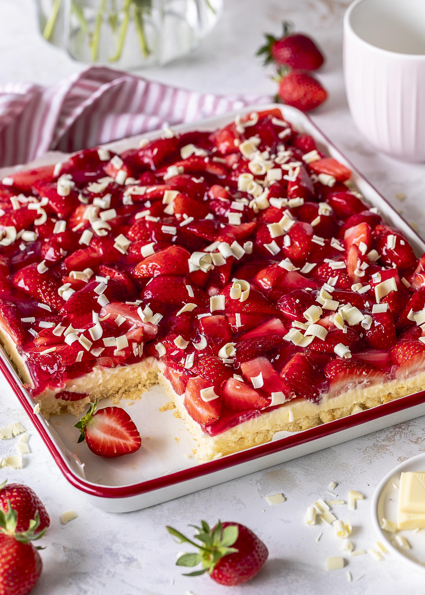 Erdbeer Vanillepudding Blechkuchen &amp; Herztorte mit weißer Schokolade ...