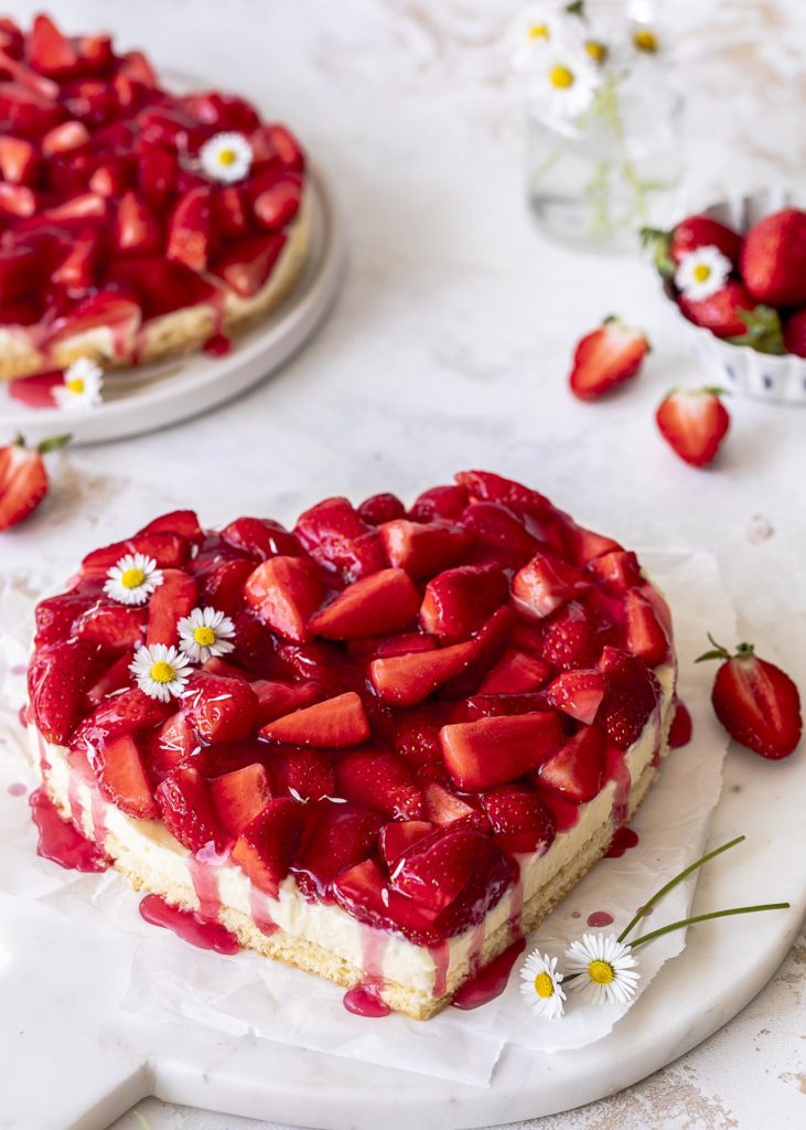 Erdbeer Vanille Herztorte mit weißer Schokolade zum Muttertag backen Emma´s Lieblingsstücke