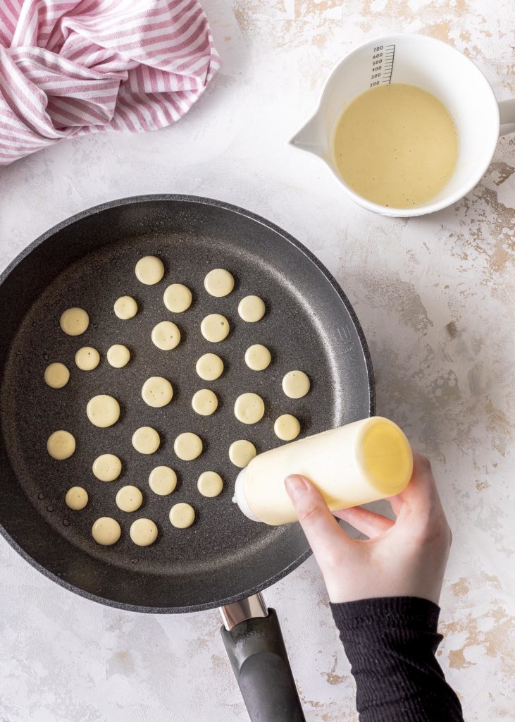 Fluffige Joghurt Pancake Cereals Rezept für Mini Pancakes eayspeasy Pfannkuchen #pancakes #cereals Emmas Lieblingsstücke