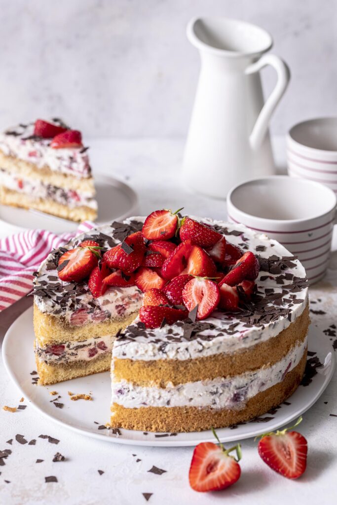 Stracciatella-Tiramisu-Torte mit Erdbeeren - Emma&amp;#39;s Lieblingsstücke