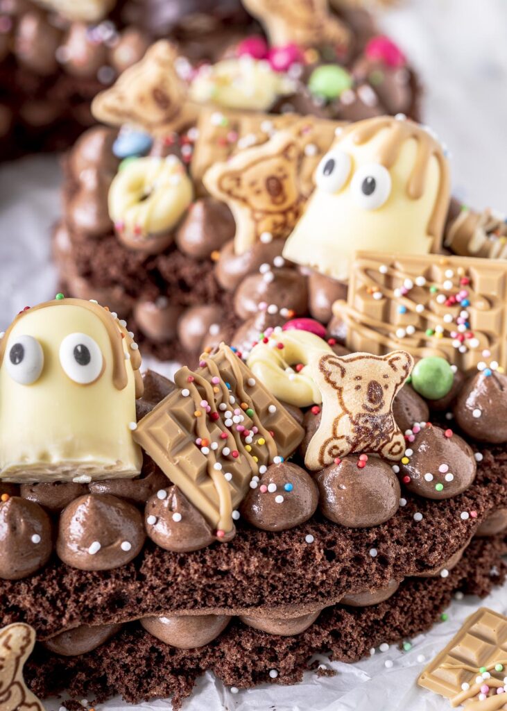 Nutella Number Cake ganz einfach selber backen. Geburtstagstorte, Zahlentorte mit Schokoladne Biskuit und Nutella Creme. Emma´s Lieblingsstücke