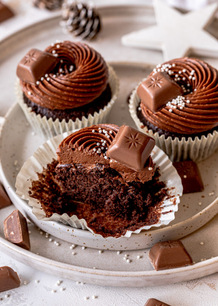 Saftige Schogetten-Schokoladen-Cupcakes backen. #cupcakes #schokolade #frosting #foodblog Emmas Lieblingsstücke