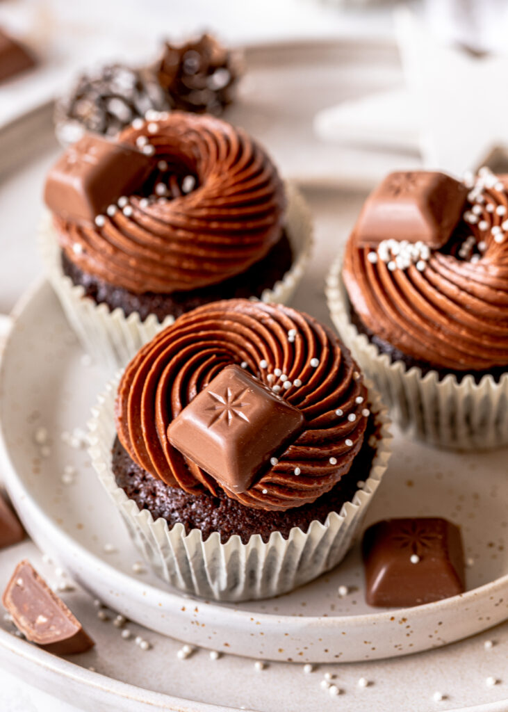Saftige Schogetten-Schokoladen-Cupcakes backen. #cupcakes #schokolade #frosting #foodblog Emmas Lieblingsstücke