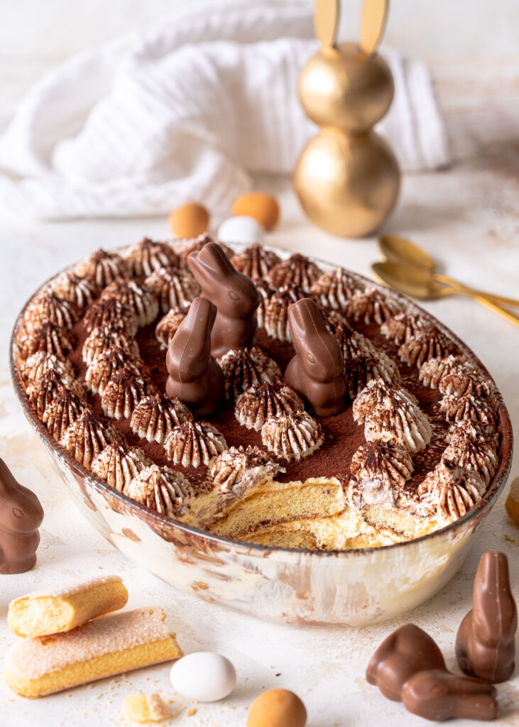 Cremiges Tiramisu Rezept mit Schokoladenlikör. Ein unglaublich leckeres Dessert, dass wirklich einfach zu machen ist.