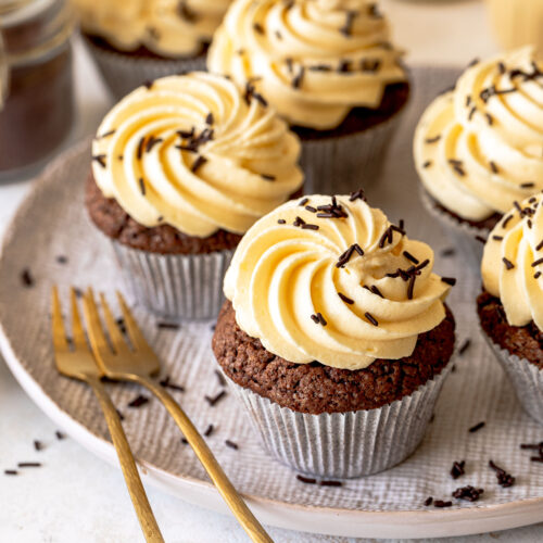 Schoko-Eierlikör-Cupcakes ganz einfach selber backen. Ein einfaches Rezept mit Eierlikör und Schokolade. Emmas Lieblingsstücke