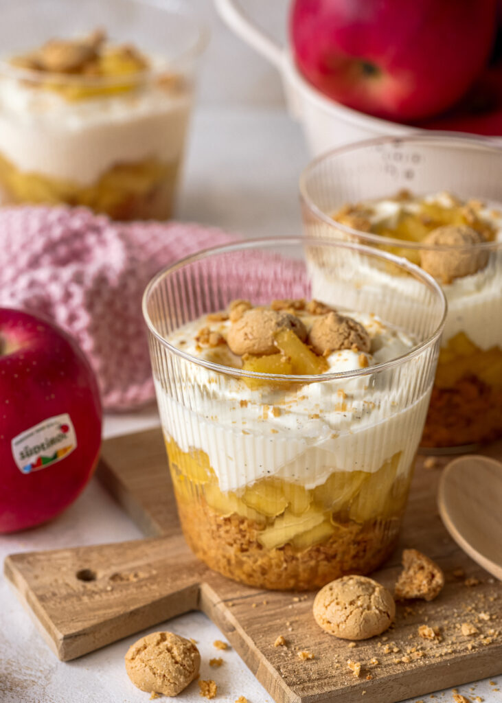 Apfel Vanille Kuchen im Glas - ohne Backen. Ein einfaches und leckeres Dessert mit Apfel und Amarettinis. Emmas Lieblingsstücke 