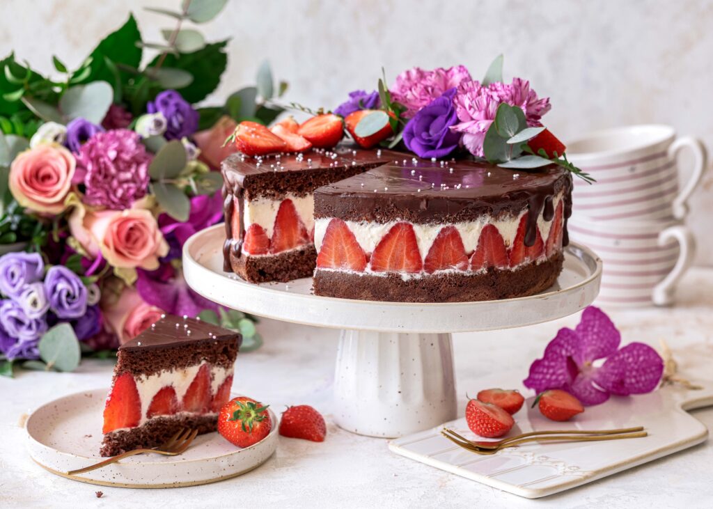 Erdbeer-Schoko-Joghurt-Torte zum Muttertag backen. Emmas Lieblingsstücke