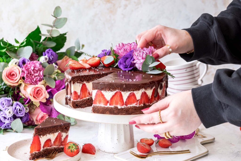 Erdbeer-Schoko-Joghurt-Torte zum Muttertag backen. Emmas Lieblingsstücke
